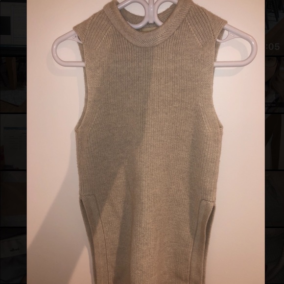 Sleeveless Sweater - Picture 2 of 3